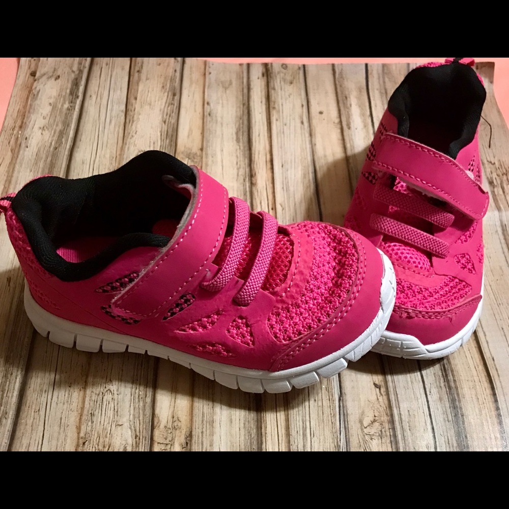 Toddler girls hot pink tennis shoes